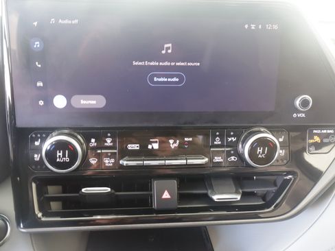 Used 2023 Toyota Highlander Limited image 8