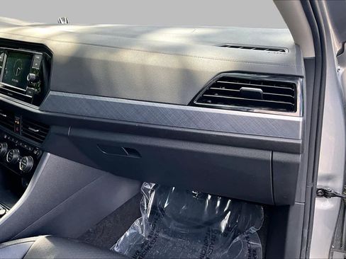 Used 2023 Volkswagen Jetta SE FWD image 19