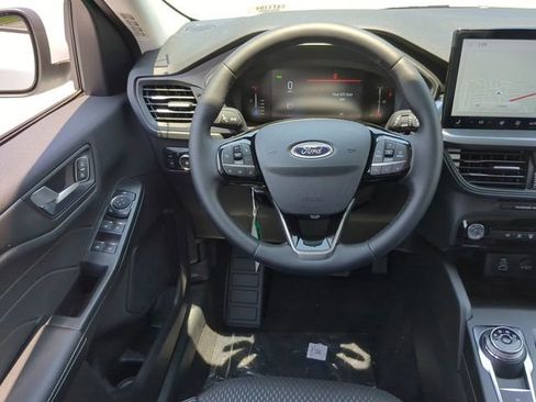 Used 2024 Ford Escape SE image 14