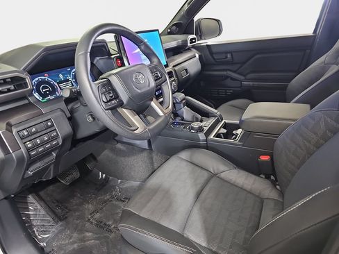 Used 2025 Toyota 4Runner TRD Off-Road Premium AWD/4WD image 19