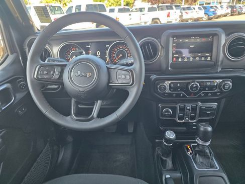 Used 2023 Jeep Gladiator Sport AWD/4WD image 11