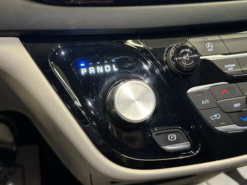 Used 2017 Chrysler Pacifica Touring image 16