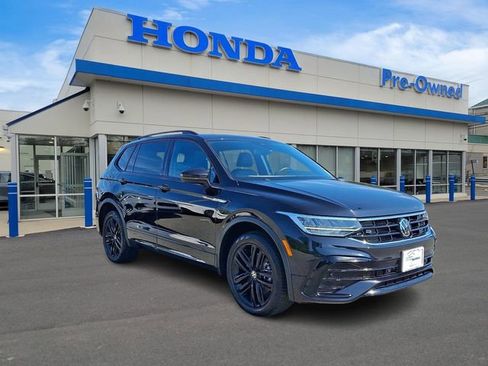 Used 2022 Volkswagen Tiguan SE R-Line AWD/4WD image 3