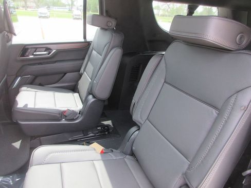 New 2026 GMC Yukon XL Denali w/ Denali Reserve Package AWD/4WD image 13