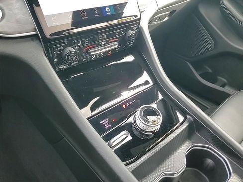 Used 2024 Jeep Grand Cherokee L Limited image 17