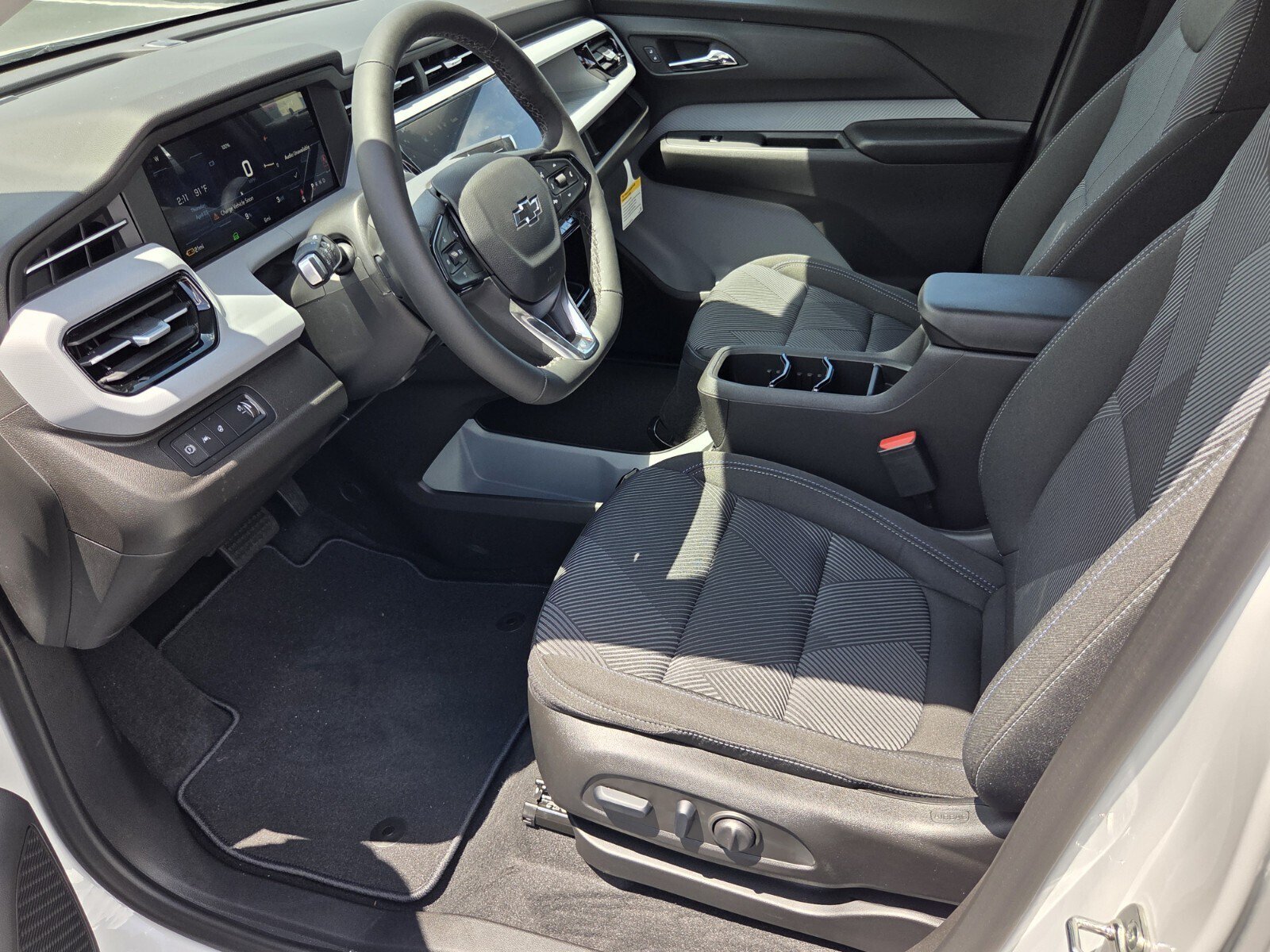 New 2027 Chevrolet Bolt LT w/ Comfort Package FWD image 5