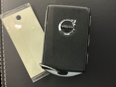 Used 2021 Volvo XC40 T5 R-Design w/ Advanced Package image 34