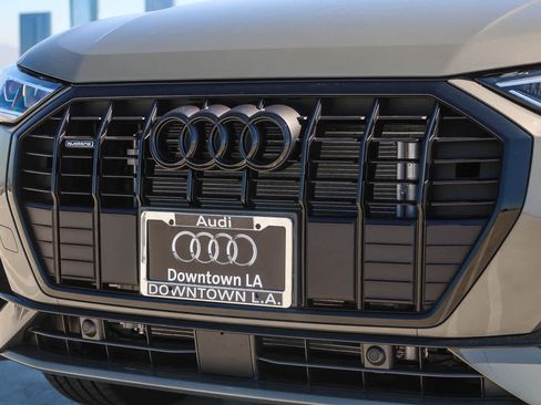 Used 2025 Audi Q3 2.0T Premium w/ Convenience Package AWD/4WD image 6