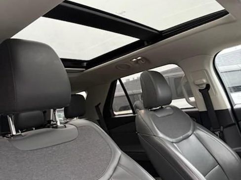 Used 2025 Ford Explorer Active w/ Active Comfort Package image 12