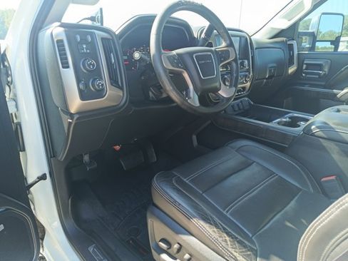 Used 2015 GMC Sierra 2500 Denali w/ Duramax Plus Package image 7