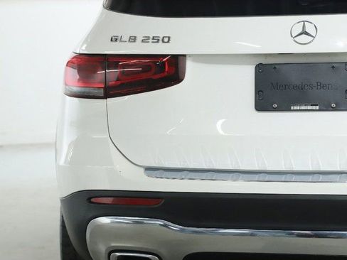 Used 2022 Mercedes-Benz GLB 250 4MATIC image 45