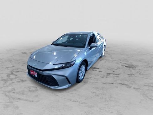 Used 2025 Toyota Camry LE image 6