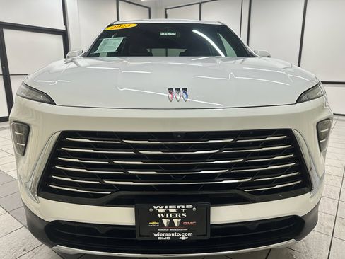 Certified 2025 Buick Enclave Preferred image 12