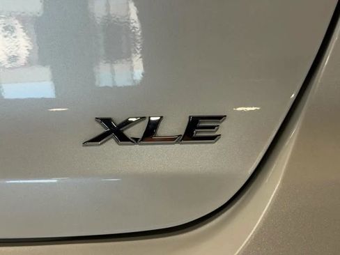 Used 2013 Toyota Venza XLE w/ XLE Premium Pkg FWD image 11