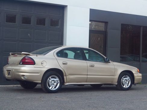 Used 2003 Pontiac Grand Am SE image 4