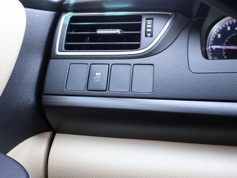 Used 2017 Toyota Camry LE image 31