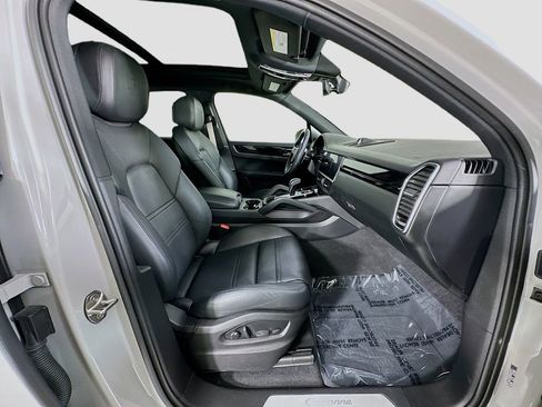 Certified 2022 Porsche Cayenne AWD/4WD image 31