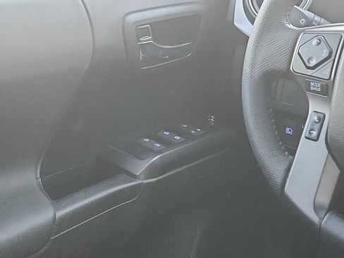 Used 2023 Toyota Tacoma TRD Off-Road image 12