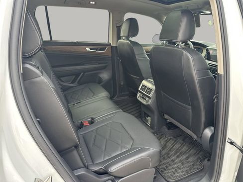 Used 2024 Volkswagen Atlas SE FWD image 12