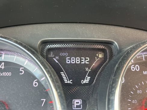 Used 2015 Nissan Versa SV image 8