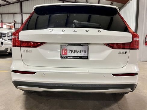 Used 2024 Volvo V60 B5 Cross Country Plus image 4