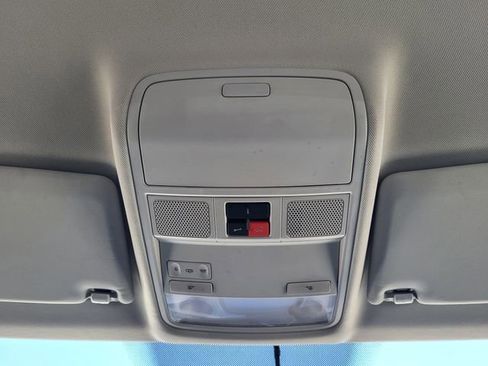 Used 2015 Volkswagen Tiguan S image 19