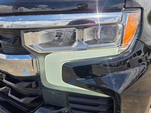 Used 2025 Chevrolet Silverado 1500 LT RWD image 9