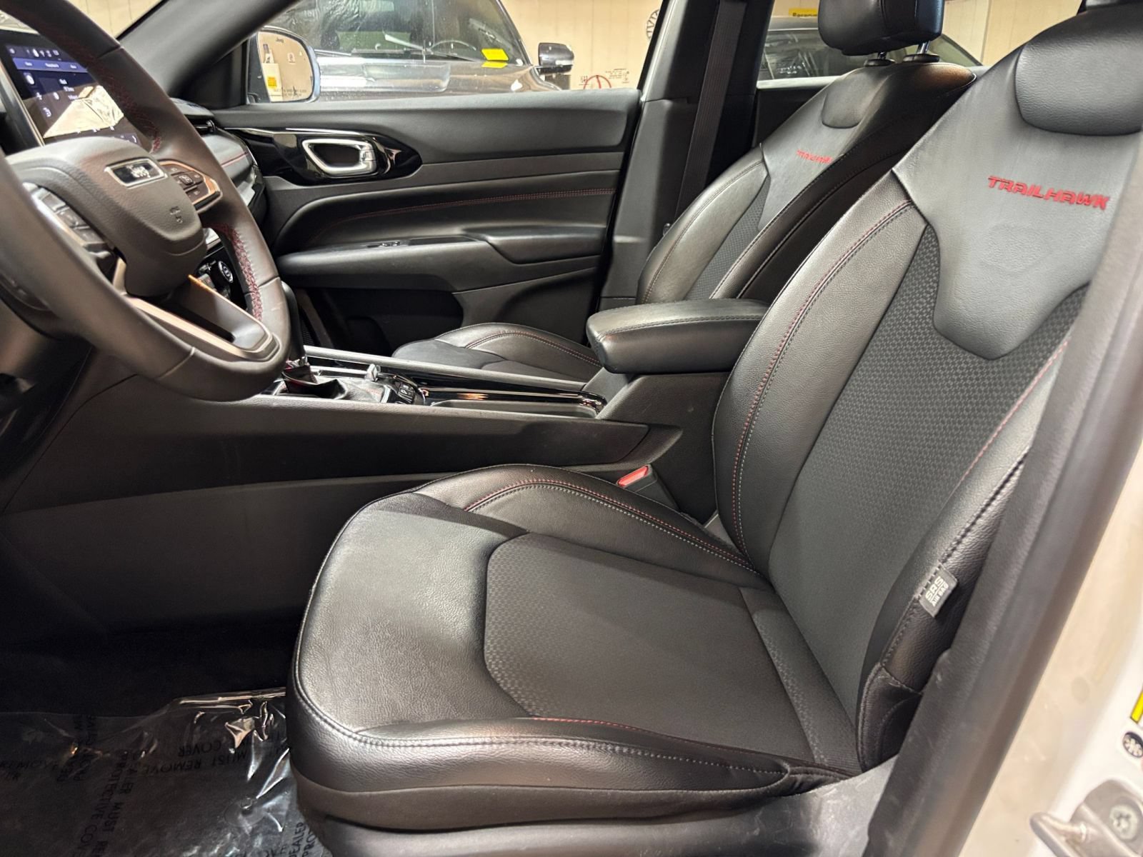 Used 2025 Jeep Compass Trailhawk AWD/4WD image 25