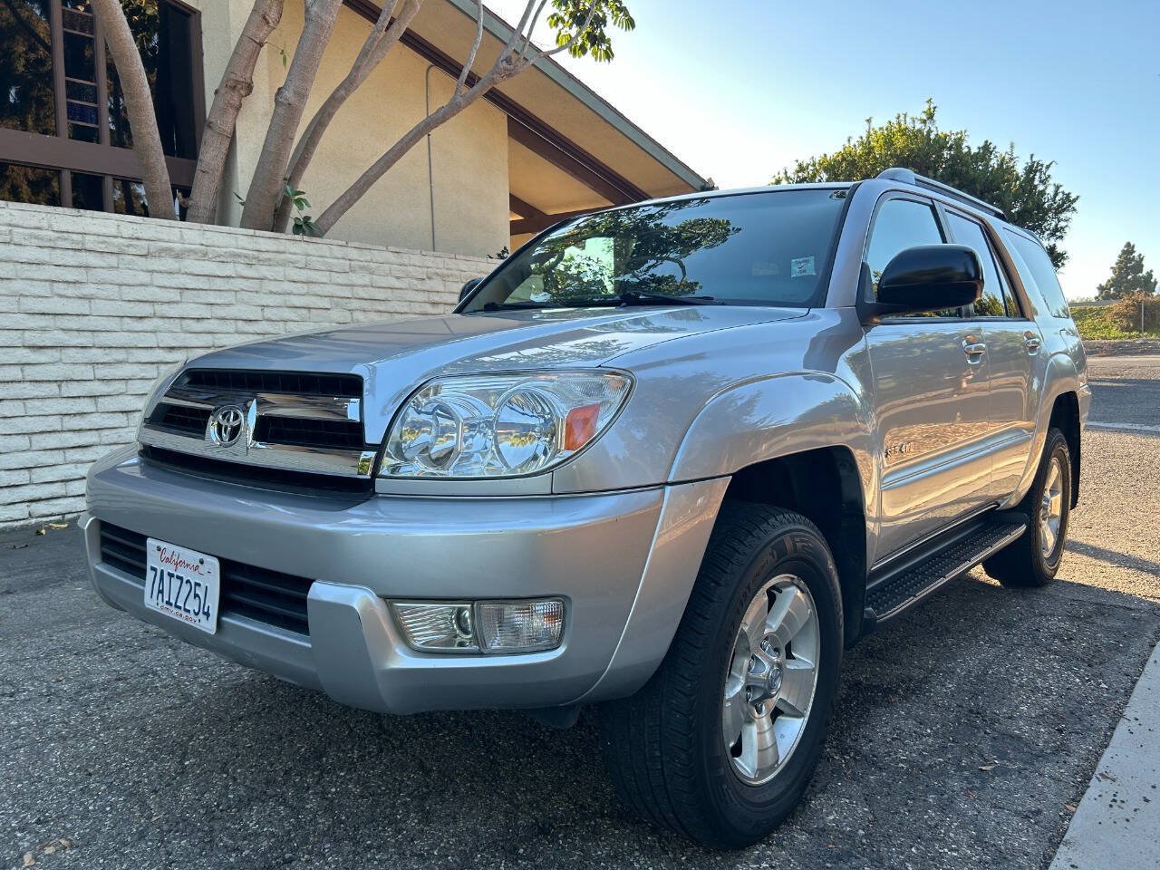 Used 2005 Toyota 4Runner SR5 AWD/4WD image 1
