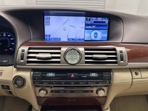 Used 2013 Lexus LS 460 AWD w/ Comfort Pkg image 18