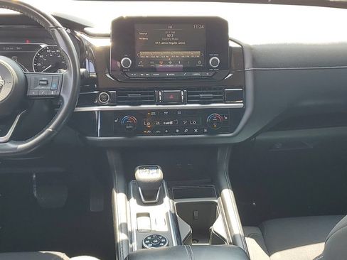 Used 2022 Nissan Pathfinder SV AWD/4WD image 15
