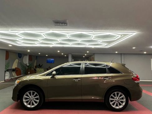 Used 2012 Toyota Venza XLE image 3