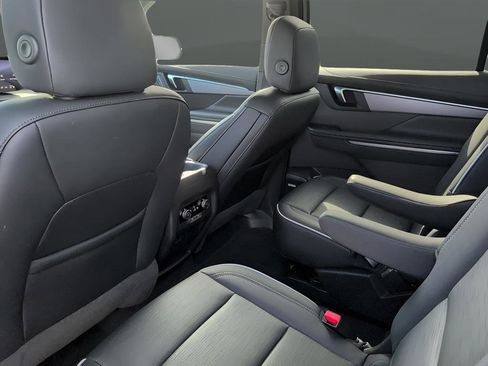 Used 2025 Buick Enclave Sport Touring image 20