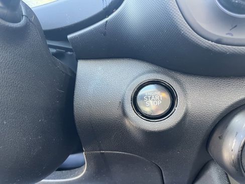 Used 2023 Hyundai Venue Limited image 13