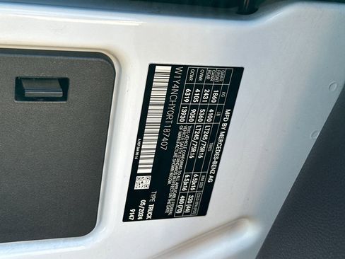 Used 2024 Mercedes-Benz Sprinter 2500 image 35