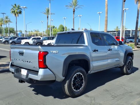 Certified 2025 Toyota Tacoma TRD Off-Road AWD/4WD image 4
