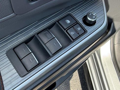 Certified 2021 Toyota Sienna XSE image 17