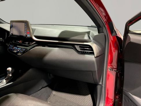 Used 2019 Toyota C-HR XLE FWD image 24