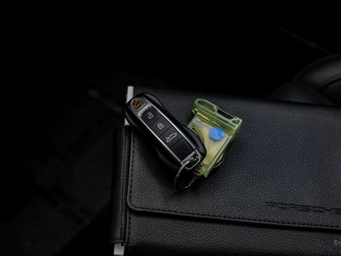 Used 2020 Porsche 911 Carrera 4S image 98