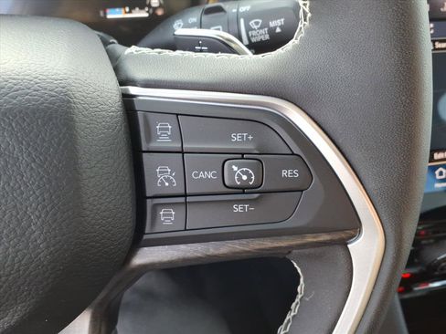 Used 2024 Jeep Grand Cherokee Limited w/ Trailer Tow Package image 17