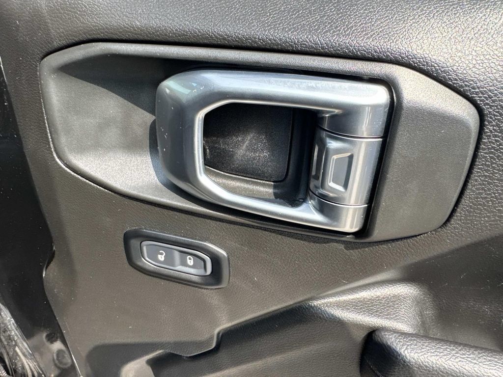 Used 2023 Jeep Gladiator Sport AWD/4WD image 15