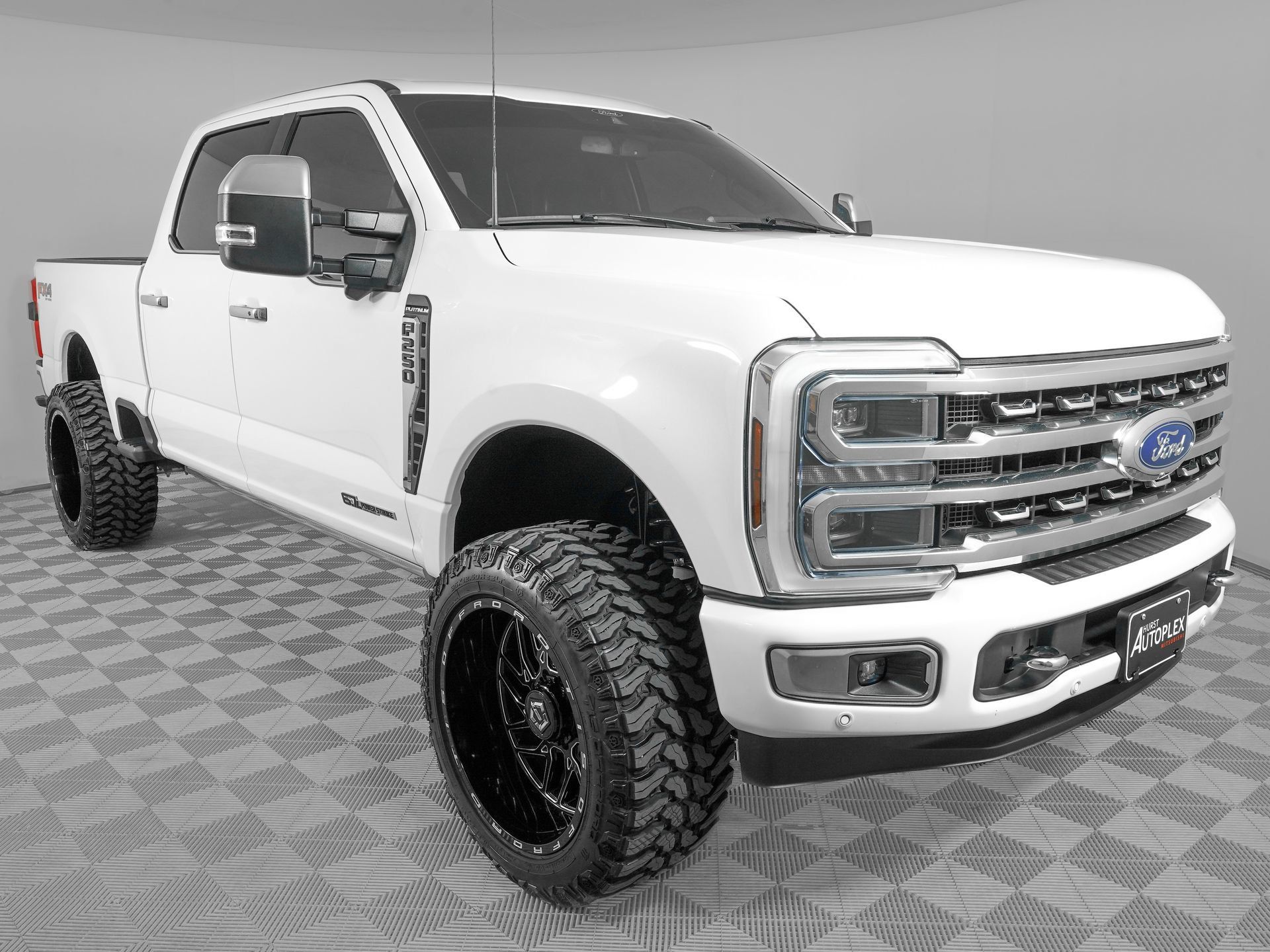 Used 2024 Ford F250 Platinum w/ FX4 Off-Road Package AWD/4WD image 2