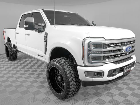 Used 2024 Ford F250 Platinum w/ FX4 Off-Road Package AWD/4WD image 2