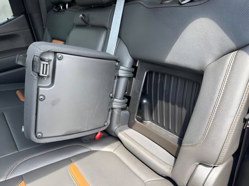 Used 2022 GMC Sierra 1500 AT4 w/ AT4 Carbonpro Edition AWD/4WD image 14