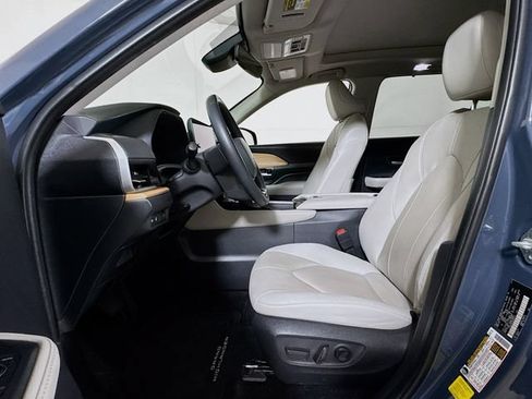 Used 2024 Toyota Grand Highlander FWD image 19