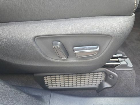 Used 2025 Toyota Sienna Platinum image 31