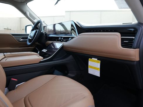 New 2026 INFINITI QX80 Luxe w/ Cargo Package image 22