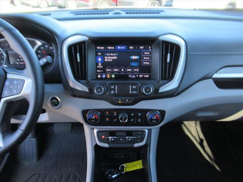 Used 2023 GMC Terrain SLT w/ LPO, Floor Liner Package image 20