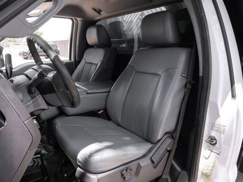 Used 2015 Ford F550 4x4 Regular Cab Super Duty image 4