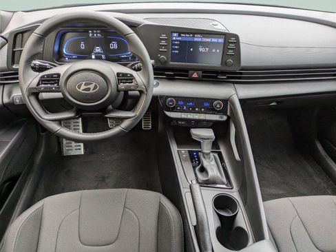 Certified 2025 Hyundai Elantra SEL FWD image 12